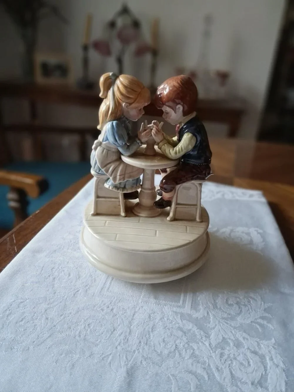 NEW EVERYBODY LOVES SOMEBODY MOVING MUSIC FIGURINE GIBSON GREETING CARDS OTAGIRA
